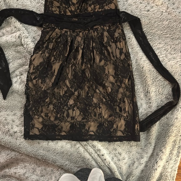 Ladies Elegant Black Lace Dress-Strapless - Picture 5 of 6